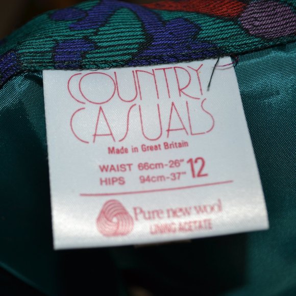 COUNTRY CASUALS PURE NEW WOOL GREEN , PURPLE , RED SKIRT SET SIZE 10 / 12/ 34 - Picture 11 of 11